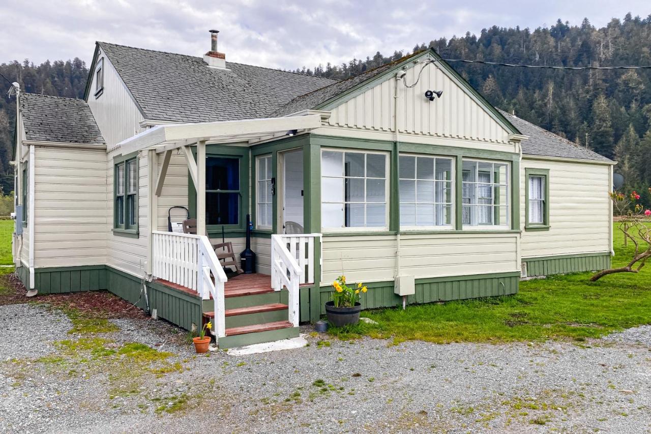Redwood Farmhouse In The Orick Valley Екстериор снимка