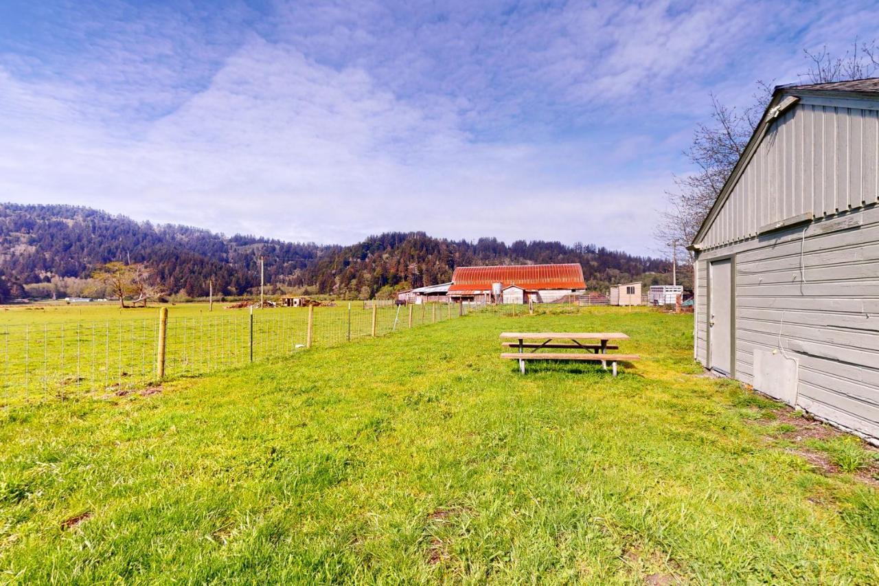Redwood Farmhouse In The Orick Valley Екстериор снимка