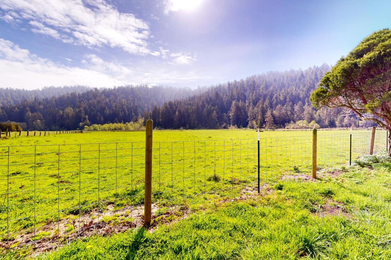 Redwood Farmhouse In The Orick Valley Екстериор снимка